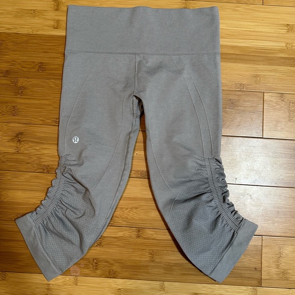 lululemon athletica Pants - Lululemon cropped leggings